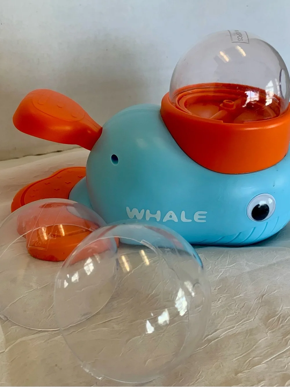 interactive whale-shaped treat dispenser and puzzle feeder for pets
